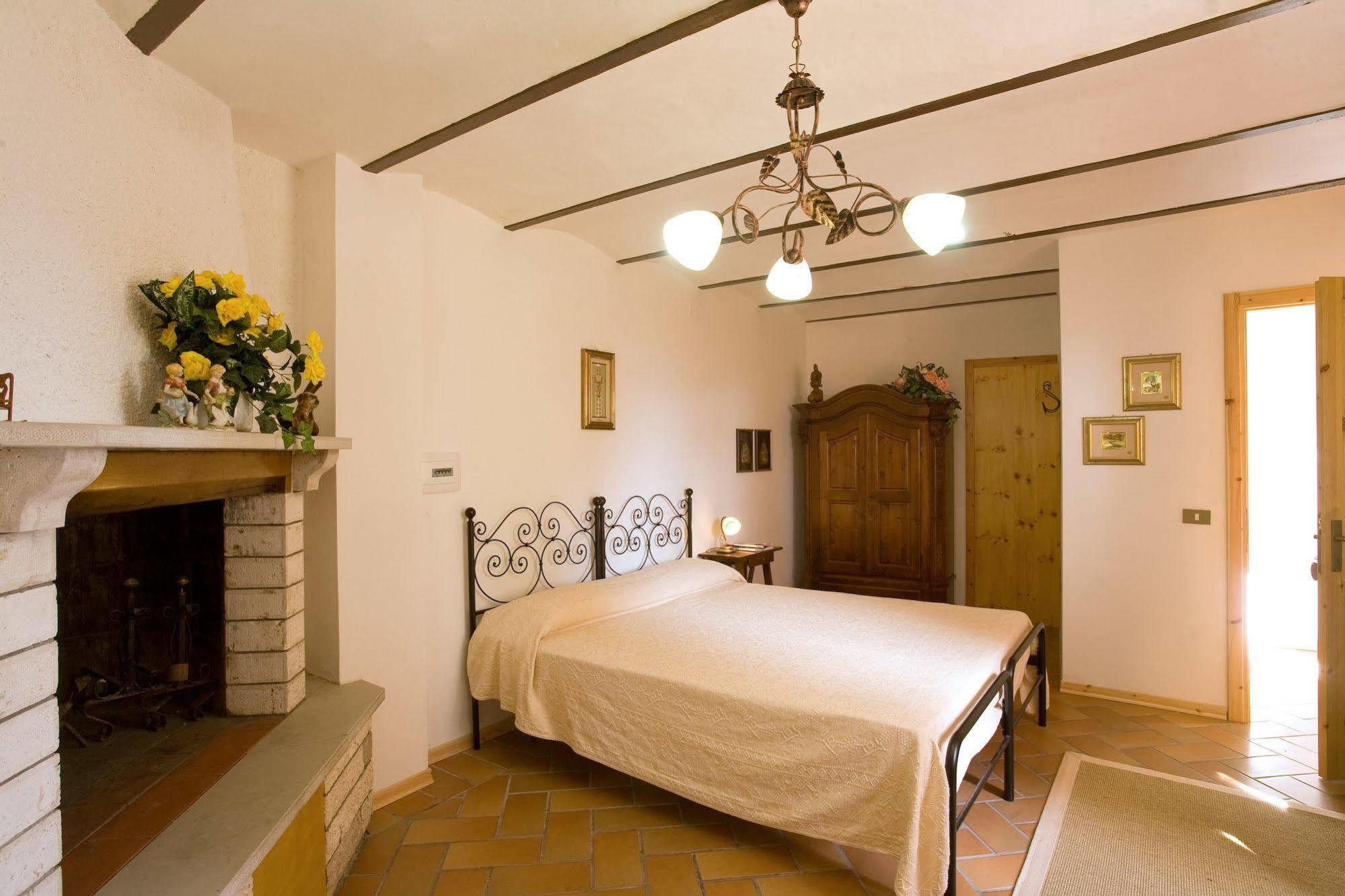 Villa Gioia Civita Фабриано Экстерьер фото